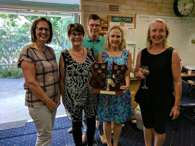Category D winners Annegrete Kolding, Ray Hurst, Heidi Colenbrander and Marieta Borthwick with Wynne Murray